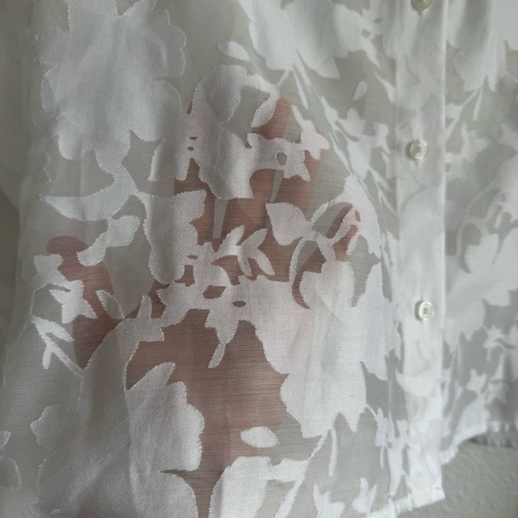 GAP Sheer Floral Cropped Button Down Curved Hem Off White Women’s Size Small - Picture 5 of 7